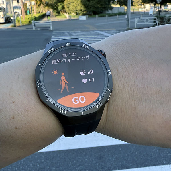 HUAWEI WATCH GT 5 Pro：屋外での視認性1