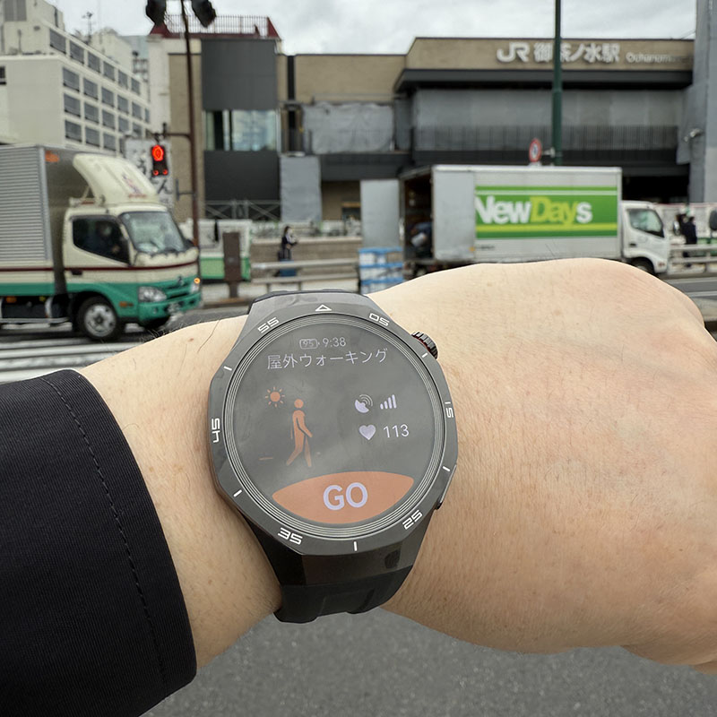 HUAWEI WATCH GT 5 Pro：屋外ウォーキング開始